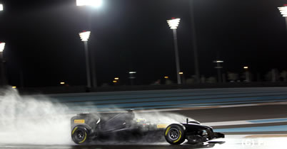 【動画】ピレリ、夜間のウエットテストを実施