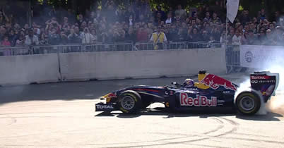 【動画】レッドブル、トリノでF1デモ走行　