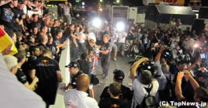 レッドブル、シャンパンファイトでベッテル戴冠を祝福＝F1日本GP