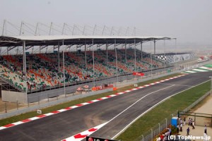F1インドGP、砂だらけのピットレーン出口